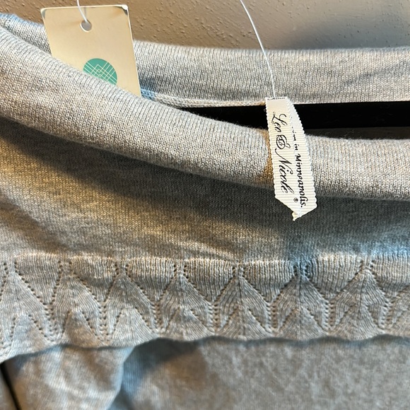 Leo & Nicole Bern Off the Shoulder Pointelle Detail Sweater. Light Gray. Sz M - Picture 5 of 8